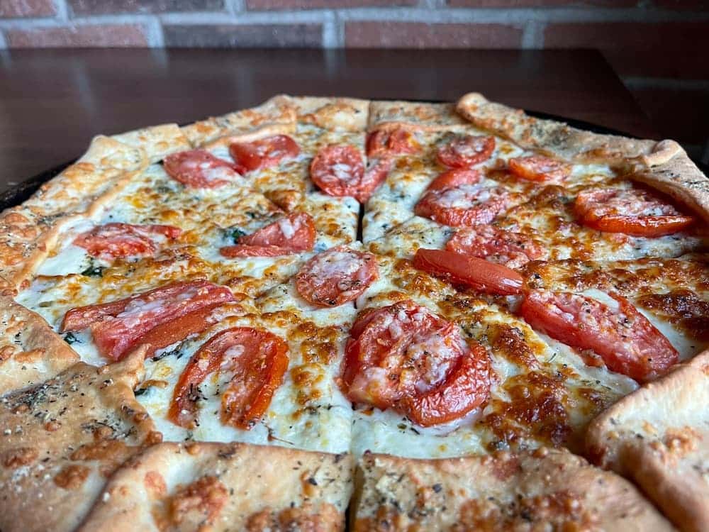 pizza with fresh tomatos and fresh mozzarella